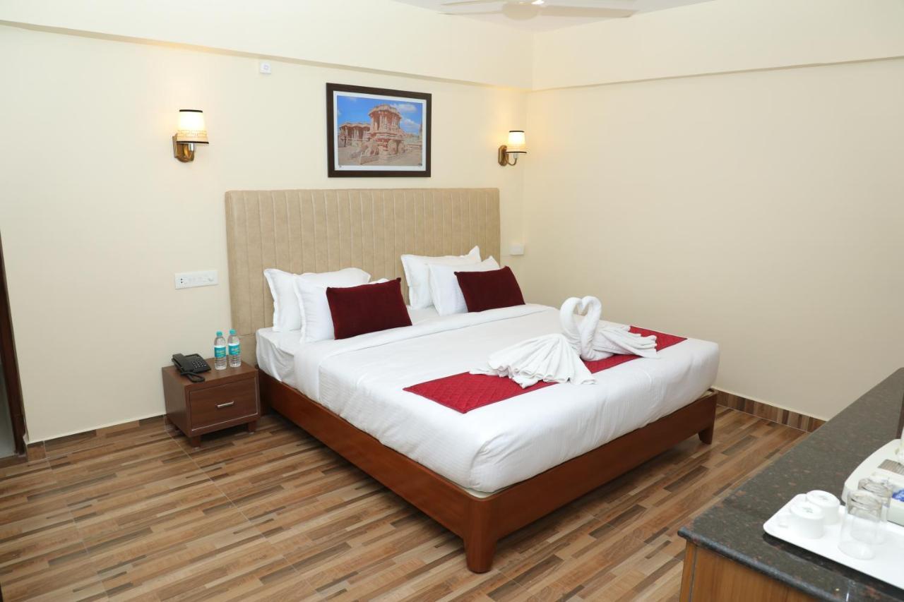Gadiraju Palace Convention Centre & Hotel Visakhapatnam Buitenkant foto
