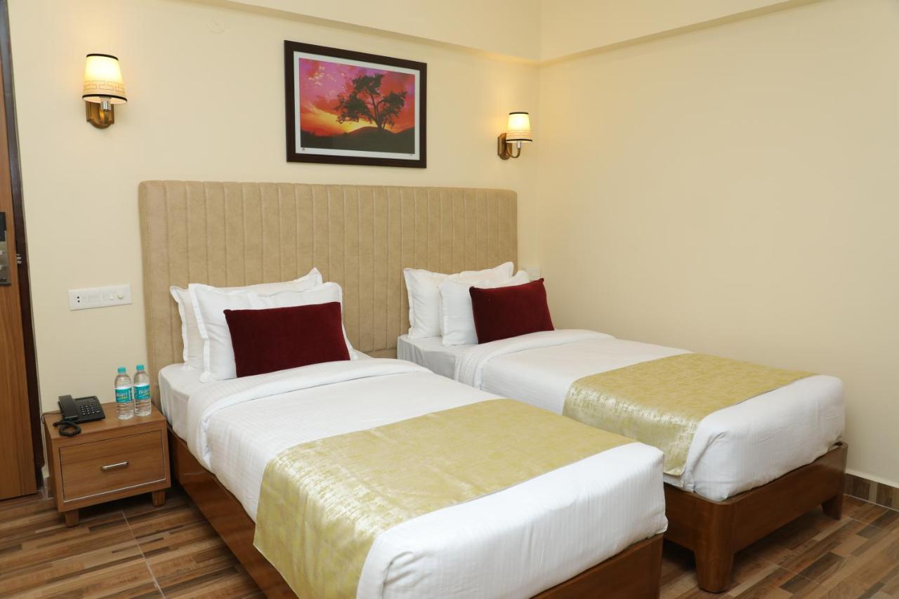 Gadiraju Palace Convention Centre & Hotel Visakhapatnam Buitenkant foto