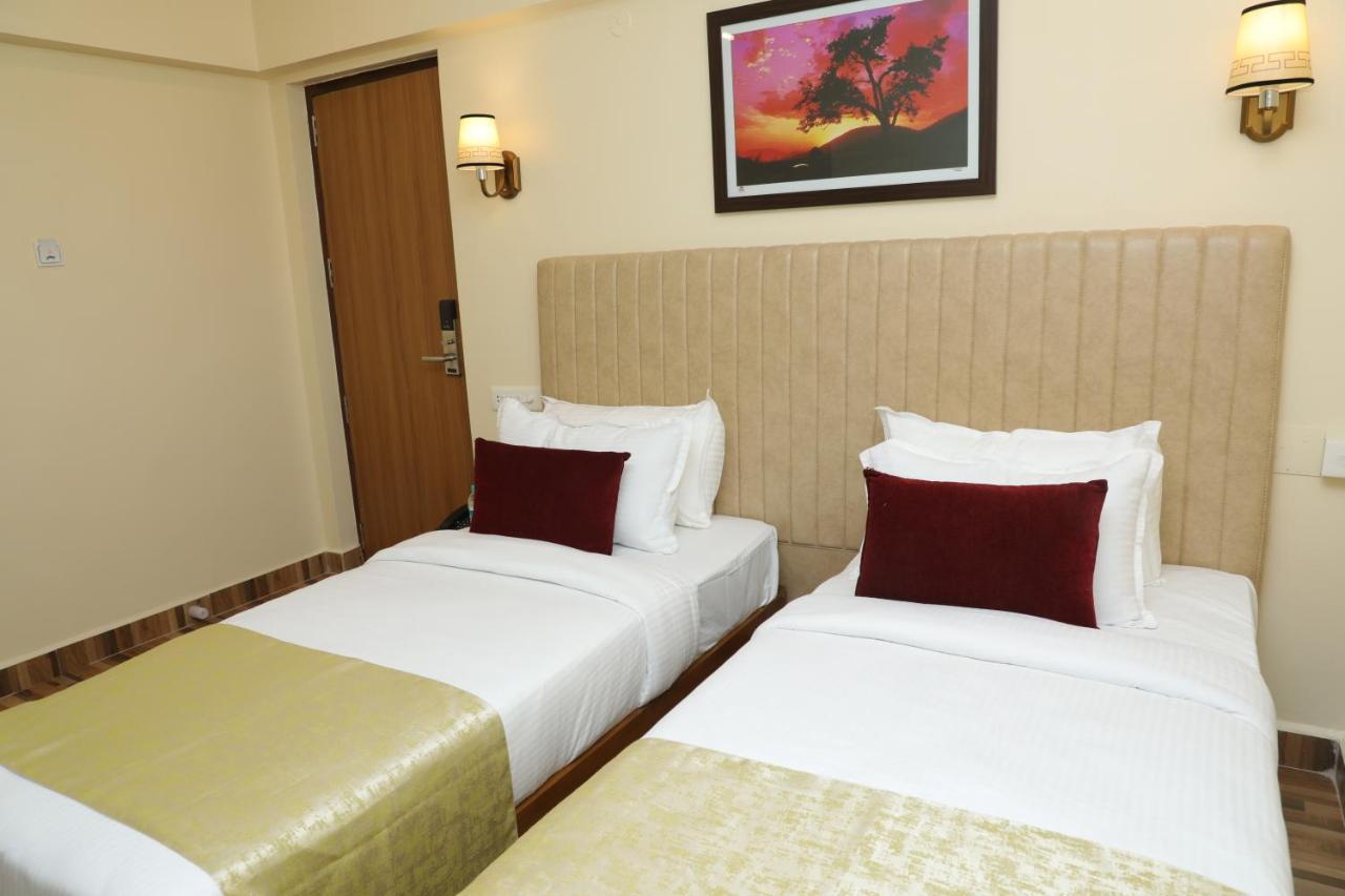 Gadiraju Palace Convention Centre & Hotel Visakhapatnam Buitenkant foto
