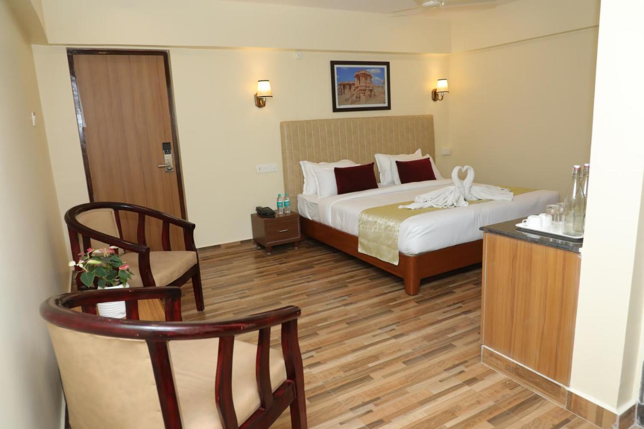 Gadiraju Palace Convention Centre & Hotel Visakhapatnam Buitenkant foto
