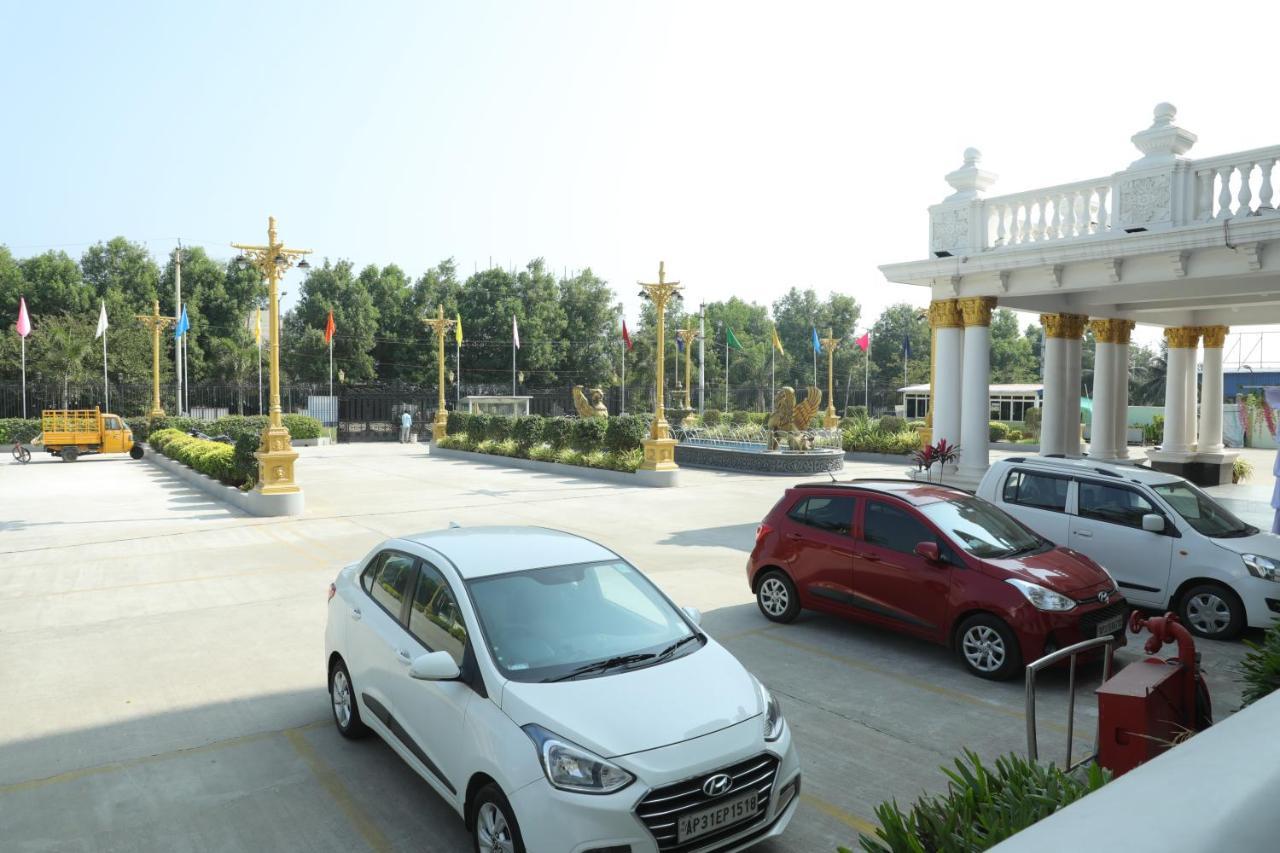 Gadiraju Palace Convention Centre & Hotel Visakhapatnam Buitenkant foto