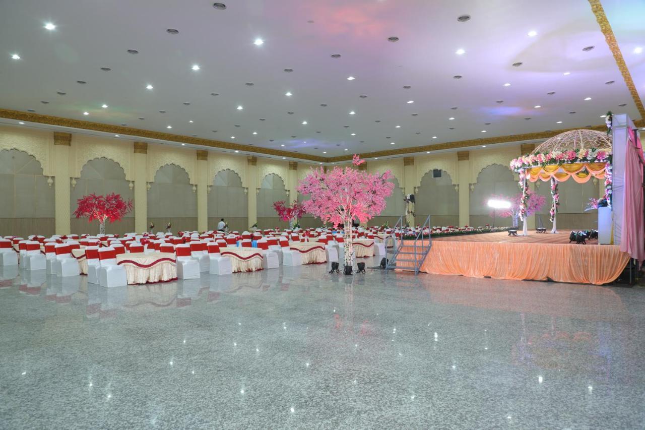 Gadiraju Palace Convention Centre & Hotel Visakhapatnam Buitenkant foto