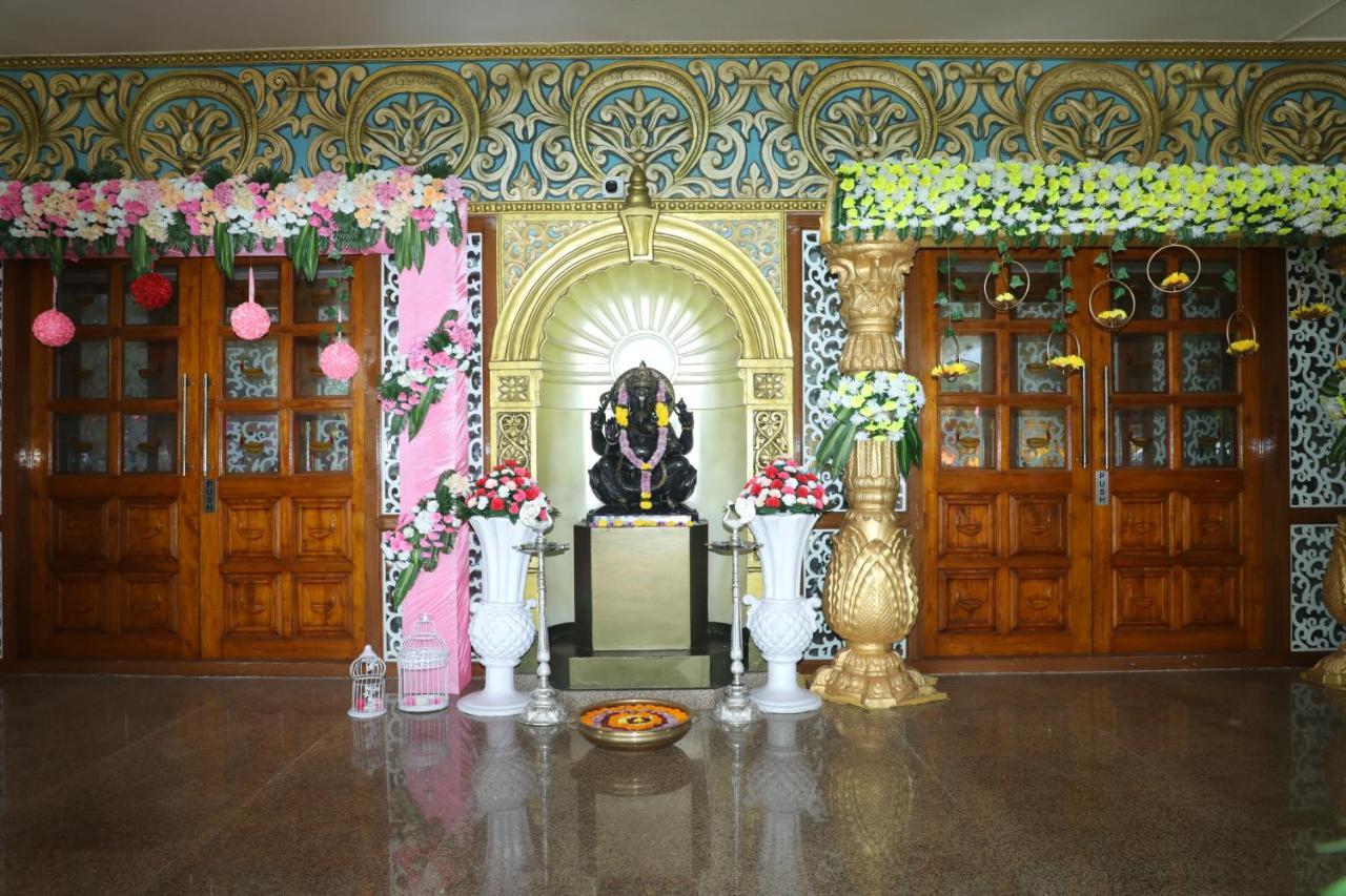 Gadiraju Palace Convention Centre & Hotel Visakhapatnam Buitenkant foto
