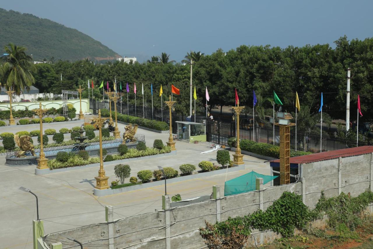 Gadiraju Palace Convention Centre & Hotel Visakhapatnam Buitenkant foto