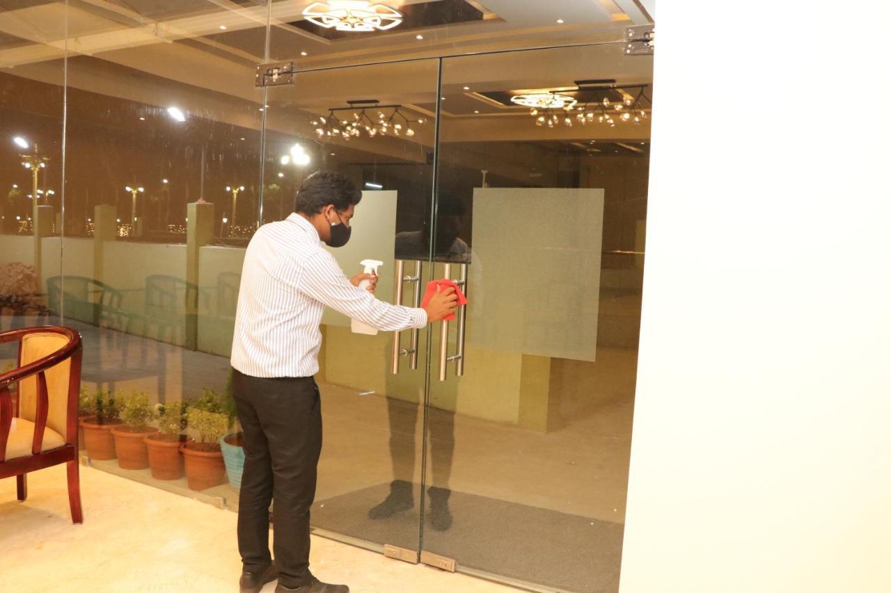 Gadiraju Palace Convention Centre & Hotel Visakhapatnam Buitenkant foto