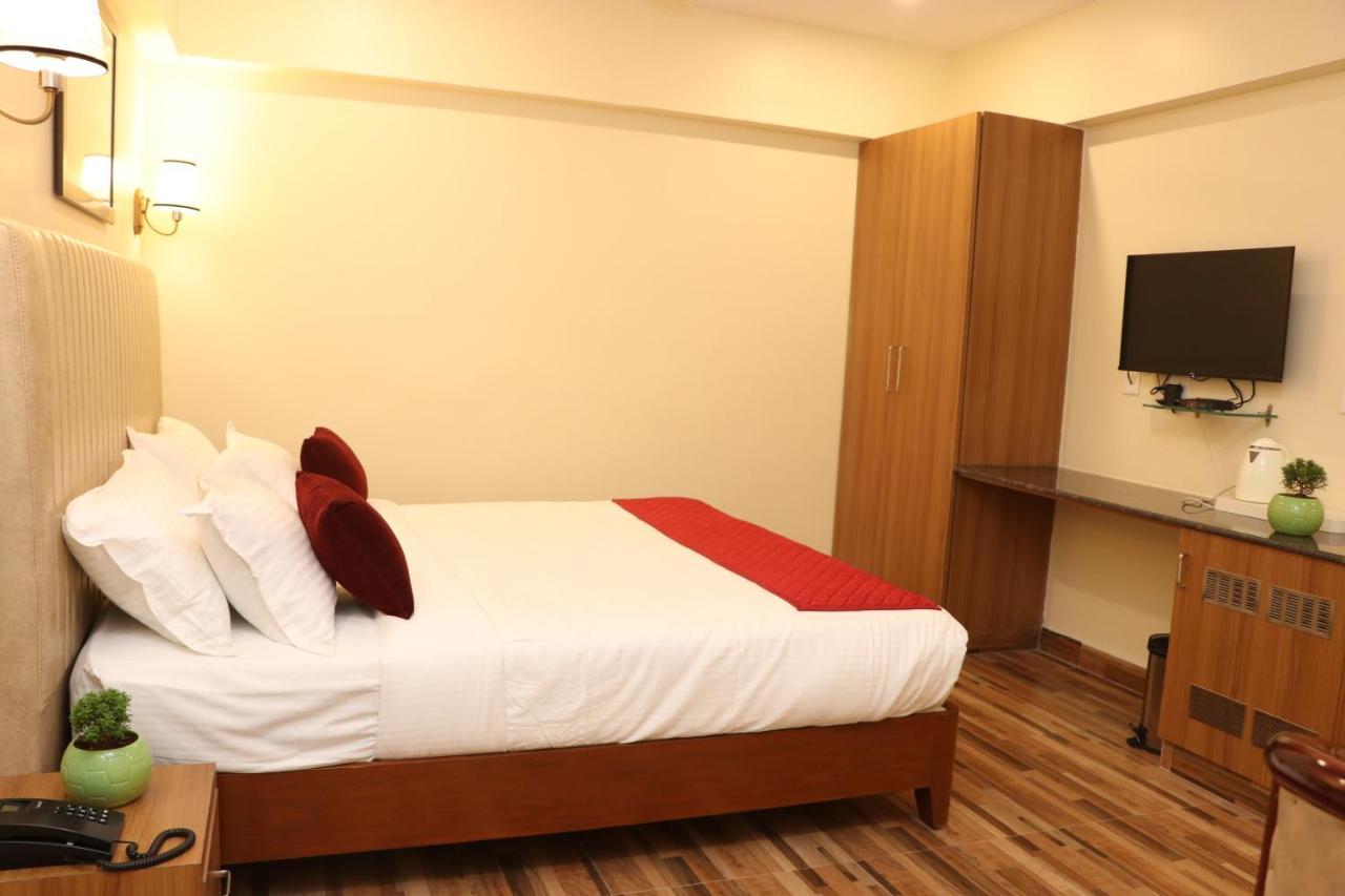 Gadiraju Palace Convention Centre & Hotel Visakhapatnam Buitenkant foto