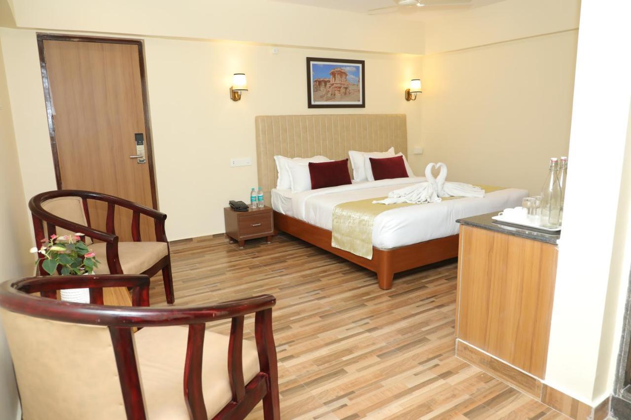 Gadiraju Palace Convention Centre & Hotel Visakhapatnam Buitenkant foto